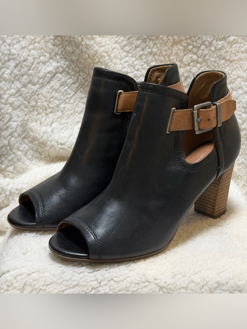 Clarks Artisan Black Leather Shira Nicole Peep Toe 3" Booties Women's Size 9 M - Picture 3 of 14
